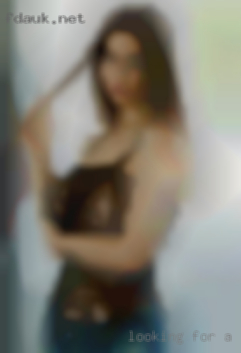 Looking for NSA  FWB, or a swinger ???